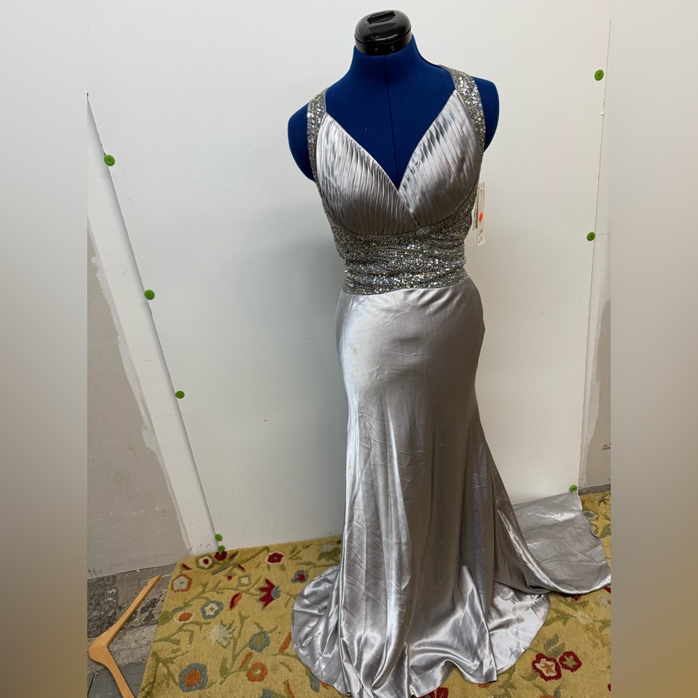 Interlude Silver Sleeveless V-Neck Backless Gown XS NWT